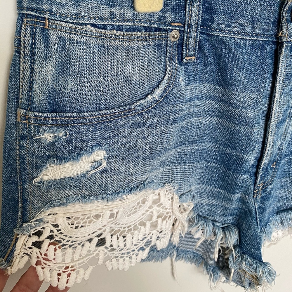 ❌SOLD❌ Abercrombie A&F lace hem jean shorts - Picture 2 of 5
